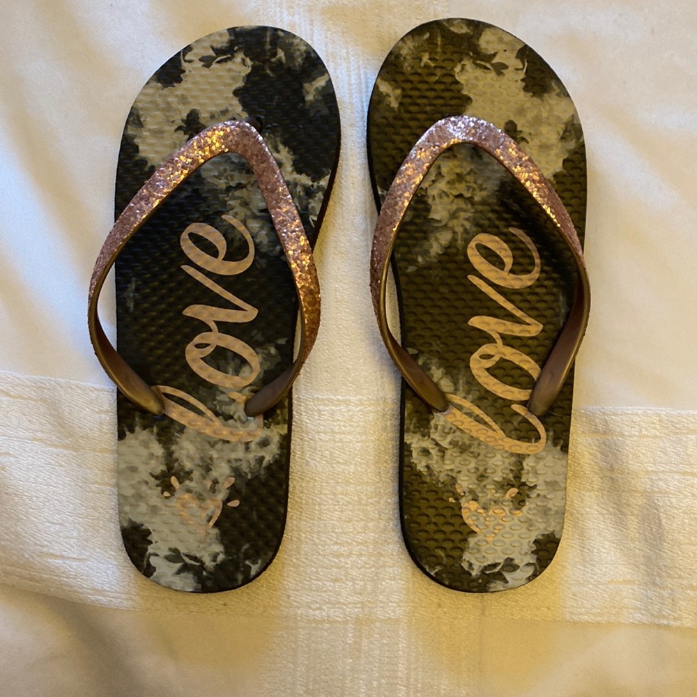 Girls’ Justice Rose Gold Glitter Flip Flops